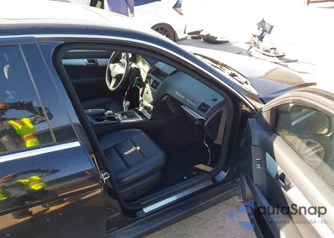 2009 Mercedes-Benz C 300 Sport из США, поврежденный, VIN WDDGF54X79R041483